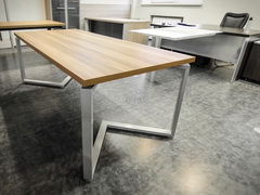 Конференц стол  в наличии прямоугольный