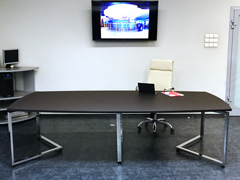 Офисный стол для переговоров - столешница - 25 мм суперматовый пластик Fenix коричневый красивый без стыков на 10 человек