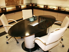 Овальный стол переговоров из искусственного камня