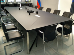 Прямоугольный стол для совещаний черный на 16 человек