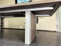 Конференц стол на стальном каркасе