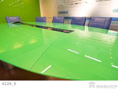 Стеклянный стол переговоров из зеленого стекла