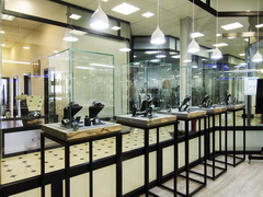 Островные витрины для ювелирного магазина Izmestiev Diamonds