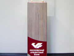 Витрина с логотипом банка МКБ