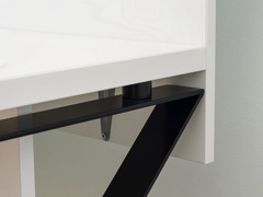 Стол с дизайнерскими опорами в стиле лофт