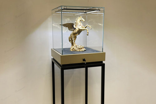 Витрина в центр зала премиум с опорами из стали Мебель для торговли премиум класса по индивидуальному дизайну.
	