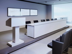 Трибуна для многофункционального конференц зала с разборными столами на колесиках