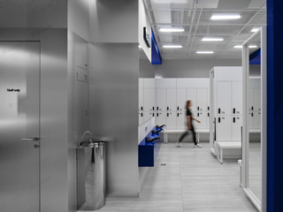 Облицовка стен и дверей в Раздевалке фитнес центра в ТЦ "Ботаника"