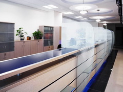 Стол для заполнения документов в Мастер-банке