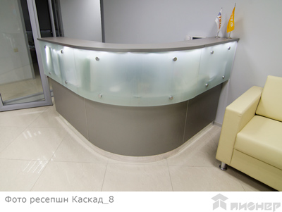 Стойка администратора со стеклом