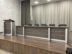 Столы президиума с трибуной