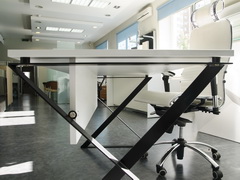 Серийная мебель в офисе в стиле лофт