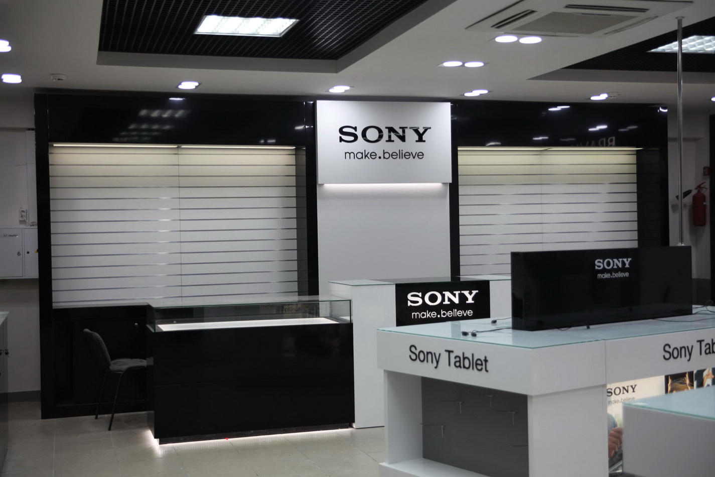 Оборудование фирменного магазина «Sony»