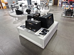 Оборудование музыкального магазина «Роланд»
