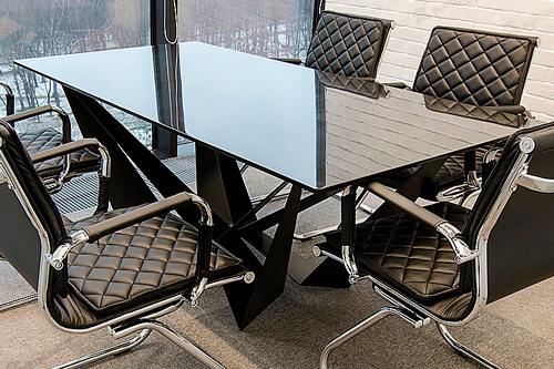 Стол с такими опорами будет гармонично смотреться со столешницей из любого материала: будь то искусственный камень, натуральное дерево или стекло  (*промышленный дизайн)