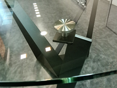 Круглый офисный стол на металлических опорах из прозрачного стекла, 140 см диаметр