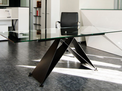 Стол стеклянный прозрачный с дизайнерской опорой от ЗАО Пионер